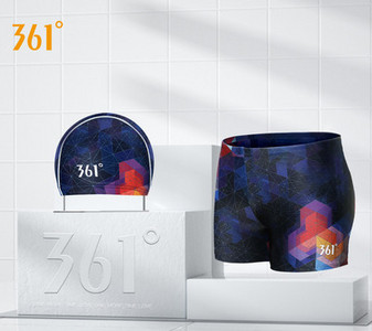 Moodsad meeste ujumisriided - kaks mudelit