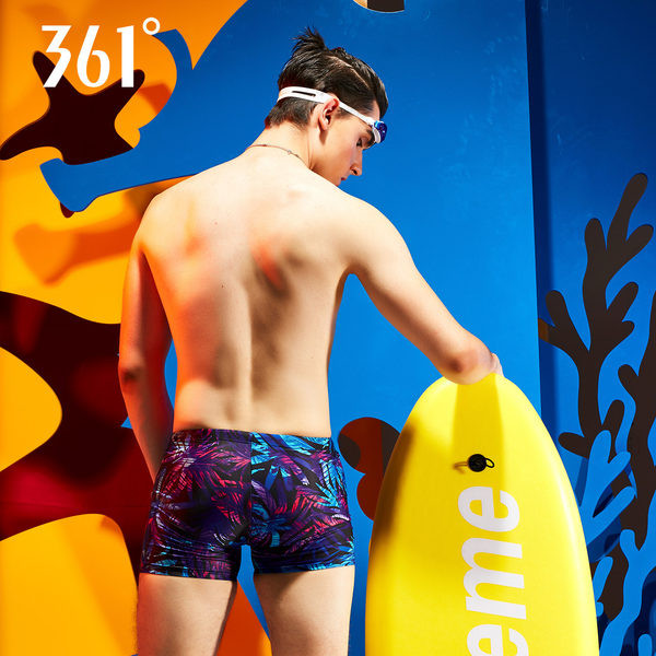 Férfi fürdőruha 3D alkalmazású új modellel