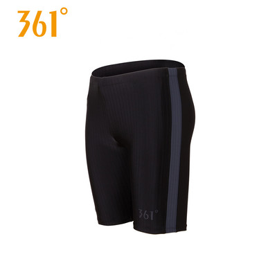 Uus must meeste ujumistrikoo mudel