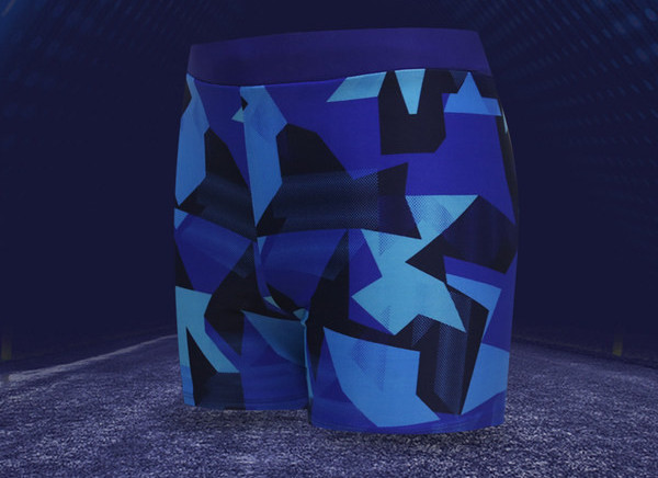 Värvilise mustriga meeste rannabokserid