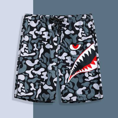 Σορτς παραλίας με πολύχρωμο σχέδιο