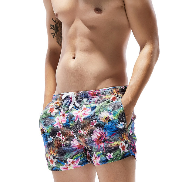 Värvilised lillemotiivide ja lipsudega meeste ujumisriided