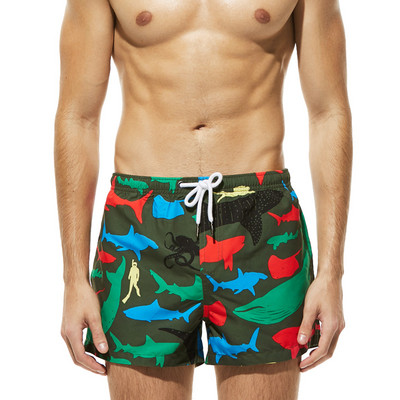 Férfi fürdőruha széles modell színes rátéttel és nyakkendőkkel