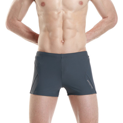 Meeste ujumistrikoo uus mudel aplikatsiooni ja lipsudega