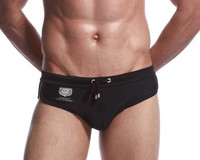 Rannameeste lipsudega püksikud – mitut värvi