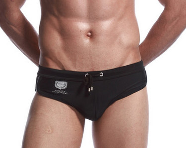 Rannameeste lipsudega püksikud – mitut värvi