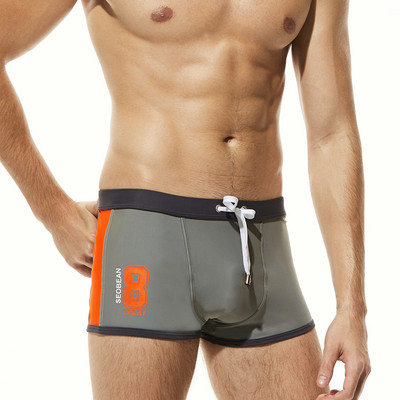 Férfi úszó boxer felirattal és nyakkendővel