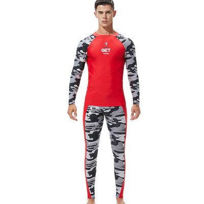 Férfi strandruha - alkalmas szörfözésre