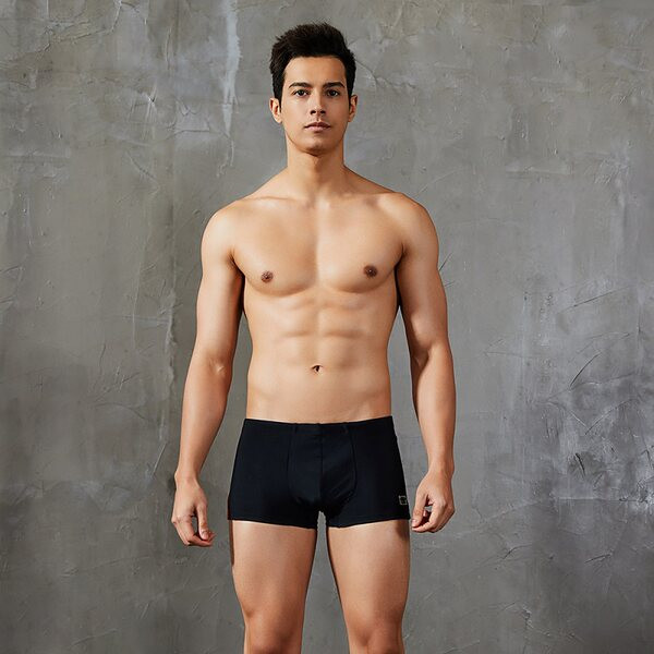 Värvimustriga meeste ujumistrikoo - mitut värvi