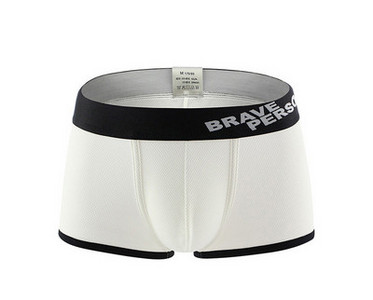 Uus tikitud kirjaga meeste bokserite mudel