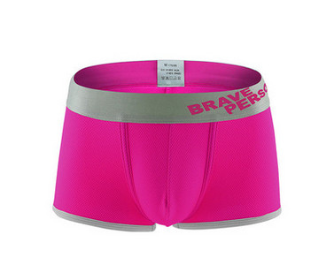 Uus tikitud kirjaga meeste bokserite mudel