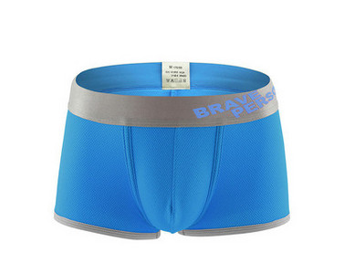 Uus tikitud kirjaga meeste bokserite mudel