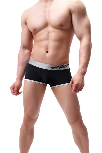 Uus tikitud kirjaga meeste bokserite mudel