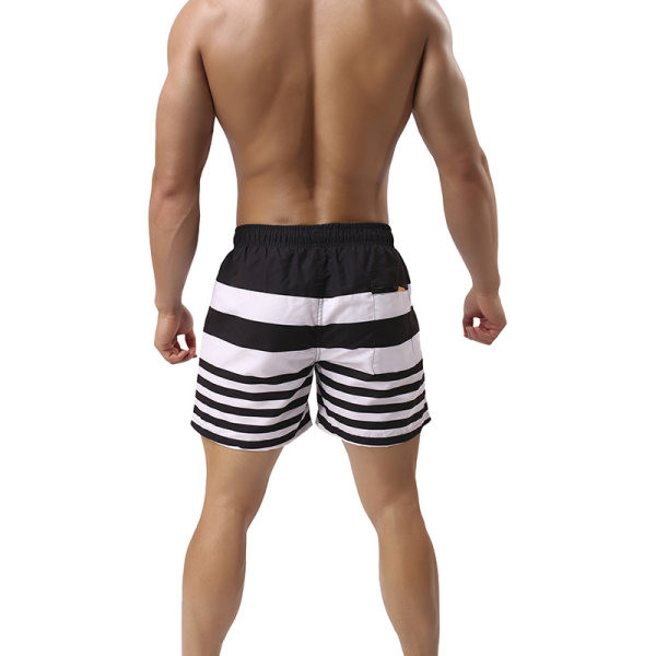 Nyári férfi rövidnadrág nyakkendővel