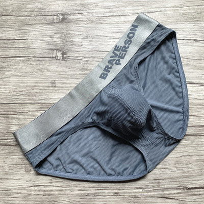 Meeste võrkpüksid tikitud tekstiga