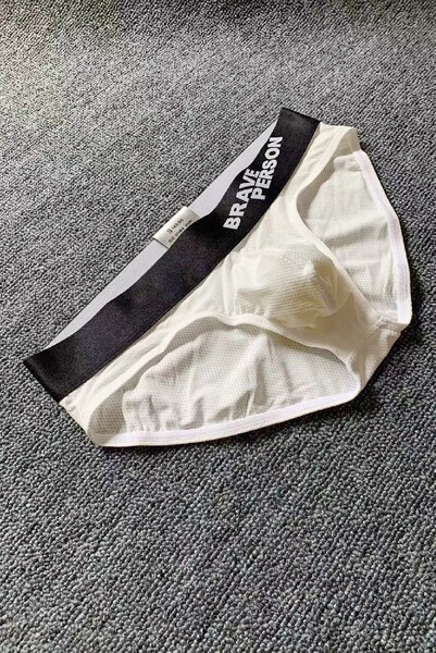 Meeste võrkpüksid tikitud tekstiga