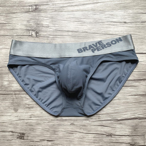 Meeste võrkpüksid tikitud tekstiga