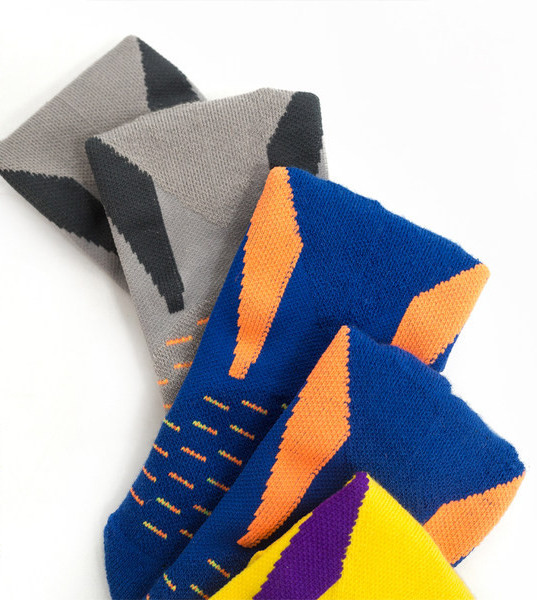 Légáteresztő anyagból készült férfi zokni sportoláshoz