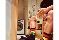 Férfi csíkos zokni hímzett felirattal