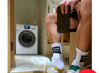 Férfi sportzokni fehér és fekete felirattal