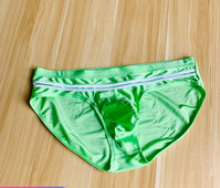 Egyszínű férfi rövidnadrág új modellje