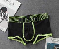 Férfi boxerek új modellje felirattal