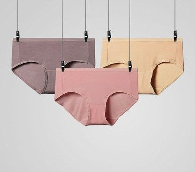 Női bikinik különböző színekben