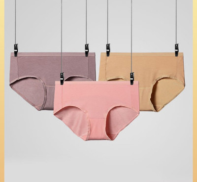 Női bikinik különböző színekben