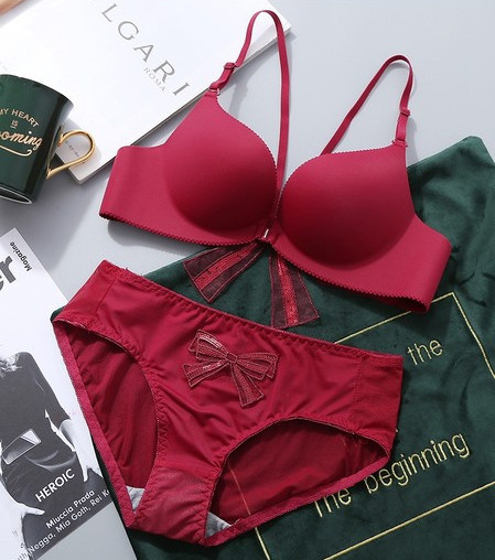 Új modell női szett kereszt pántokkal és csipkés bikinivel