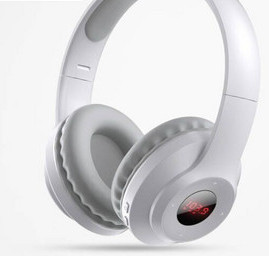 Juhtmeta Bluetooth-peakomplekt koos FM-iga