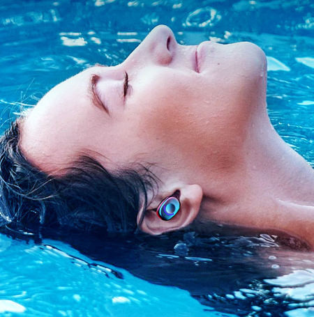 Vízálló Bluetooth headset külön töltőrekesszel