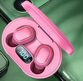 Bluetoothi juhtmevaba peakomplekt puuteekraani ja USB-kaabliga karbis