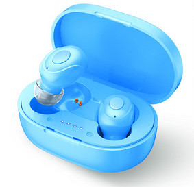 Bluetoothi juhtmevaba peakomplekt puuteekraani ja USB-kaabliga karbis