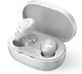 Bluetoothi juhtmevaba peakomplekt puuteekraani ja USB-kaabliga karbis