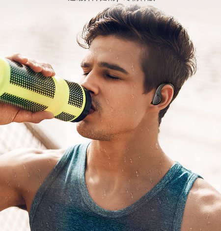 Jooksmiseks sobivate sportlike bluetooth kõrvaklappide uus mudel