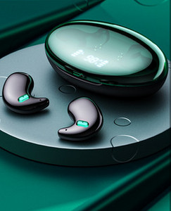 Juhtmeta Bluetooth-peakomplekt koos karbiga