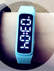 Veekindel silikoonrihmaga käekell