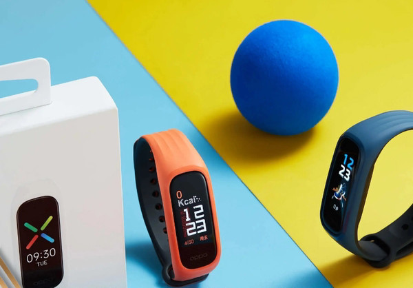 Спортна водоустойчива гривна с крачкомер