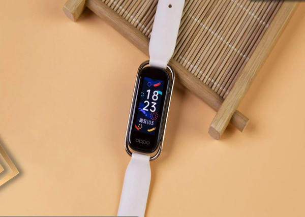 Спортна водоустойчива гривна с крачкомер