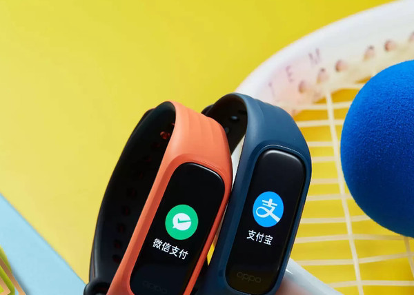 Спортна водоустойчива гривна с крачкомер