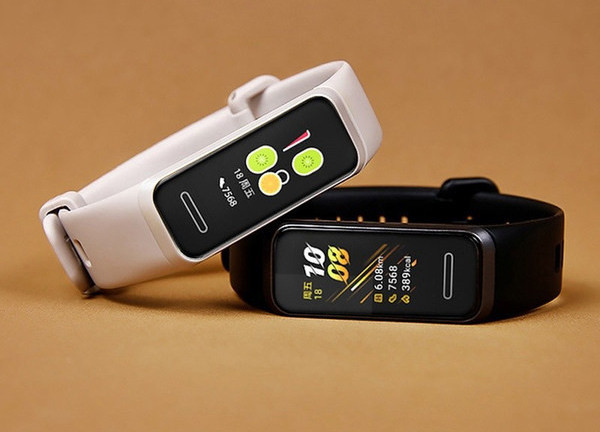 Спортна водоустойчива гривна измерваща сърдечният ритъм