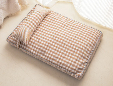 Кучешко лятно легло с възглавничка