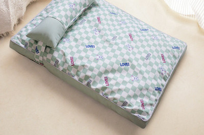 Кучешко лятно легло с възглавничка