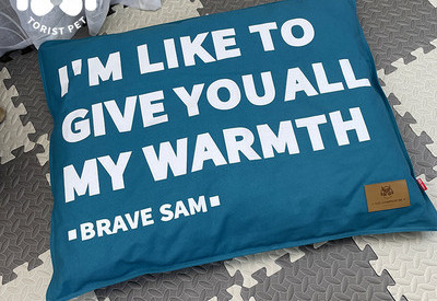 Текстилна възглавница за кучета с надпис