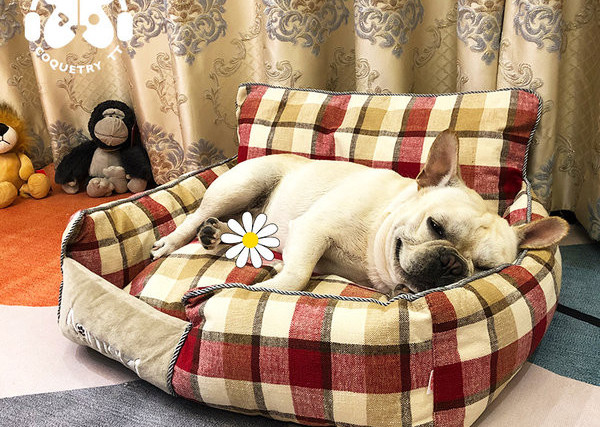 Карирано топло легло за кучета