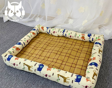 Лятна постелка за кучета с шарен десен