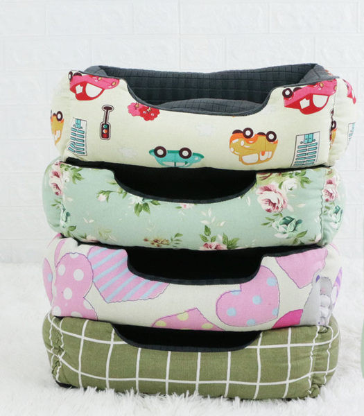 Текстилно цветно легло за кучета