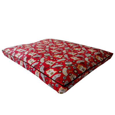 Текстилна възглавница за куче с шарен десен