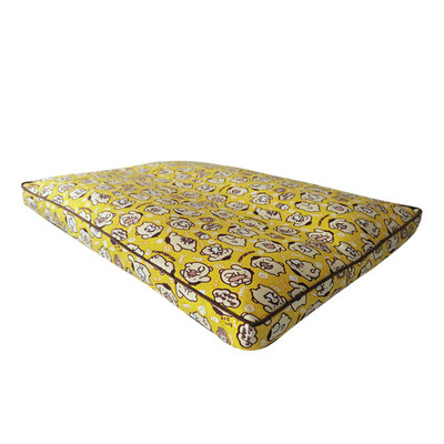 Текстилна възглавница за куче с шарен десен