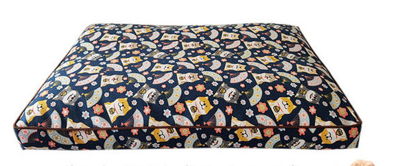 Текстилна възглавница за куче с шарен десен